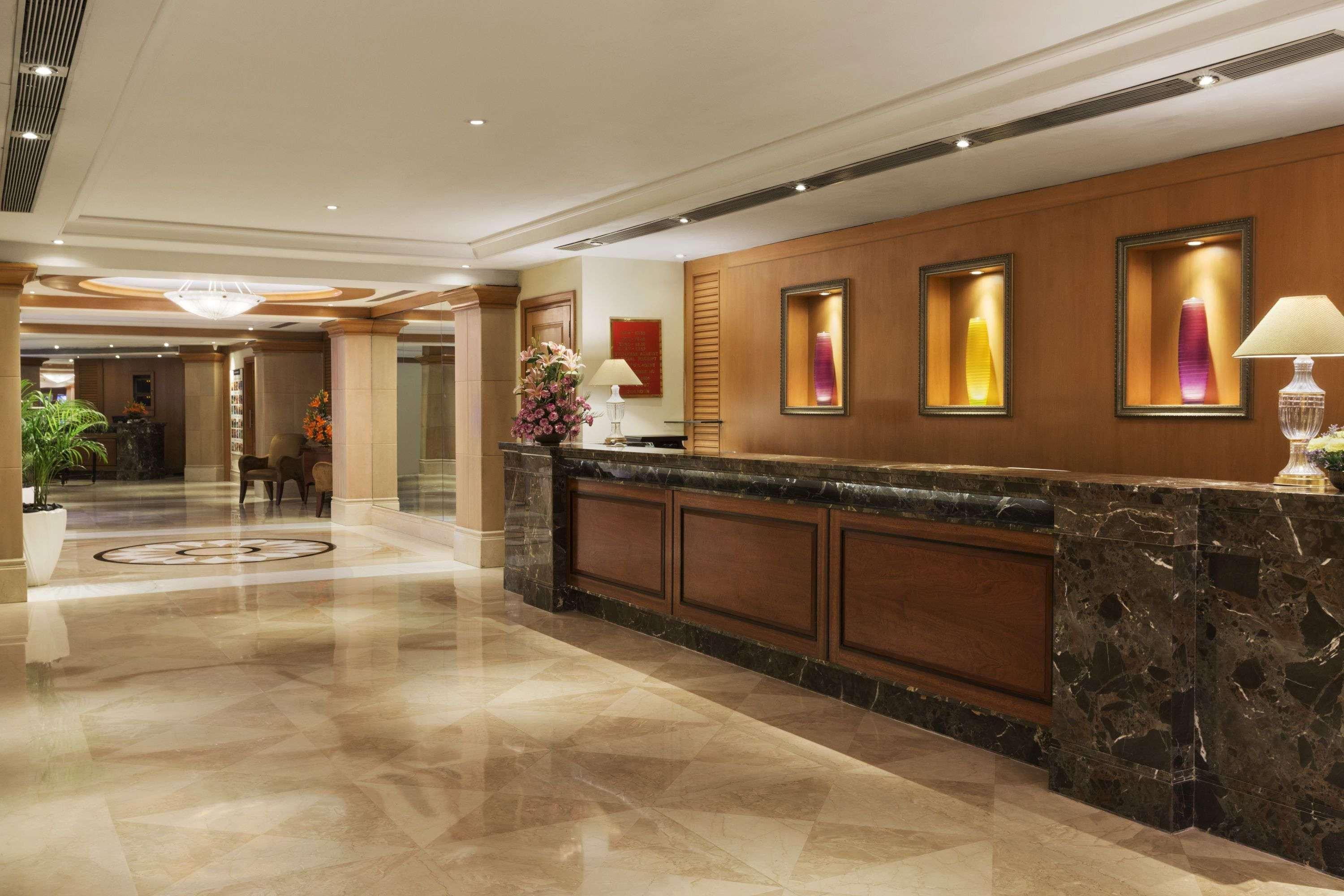 Ramada Plaza By Wyndham Palm Grove Ξενοδοχείο Βομβάη Εξωτερικό φωτογραφία The lobby of the hotel