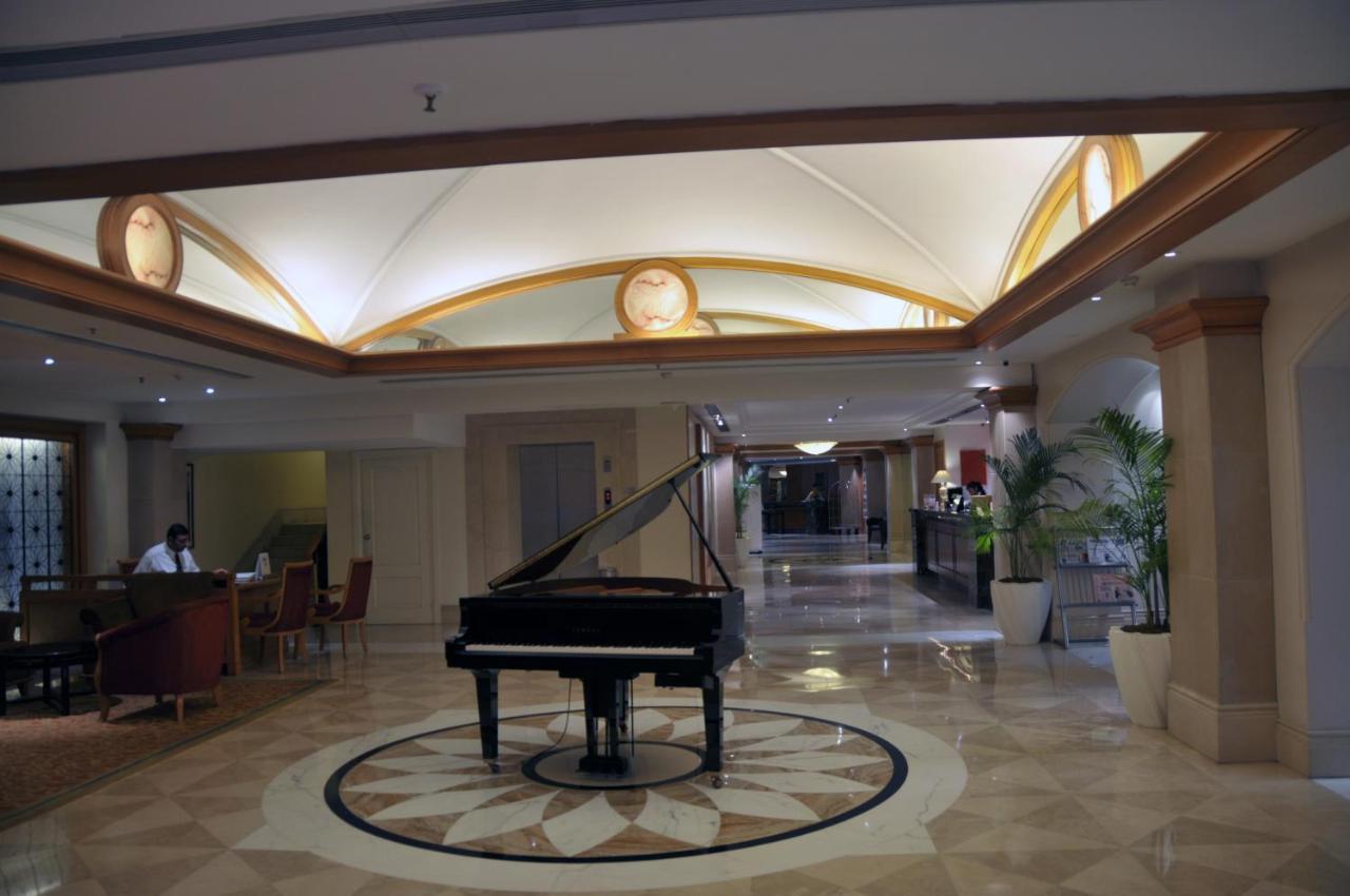 Ramada Plaza By Wyndham Palm Grove Ξενοδοχείο Βομβάη Εξωτερικό φωτογραφία The lobby of the hotel
