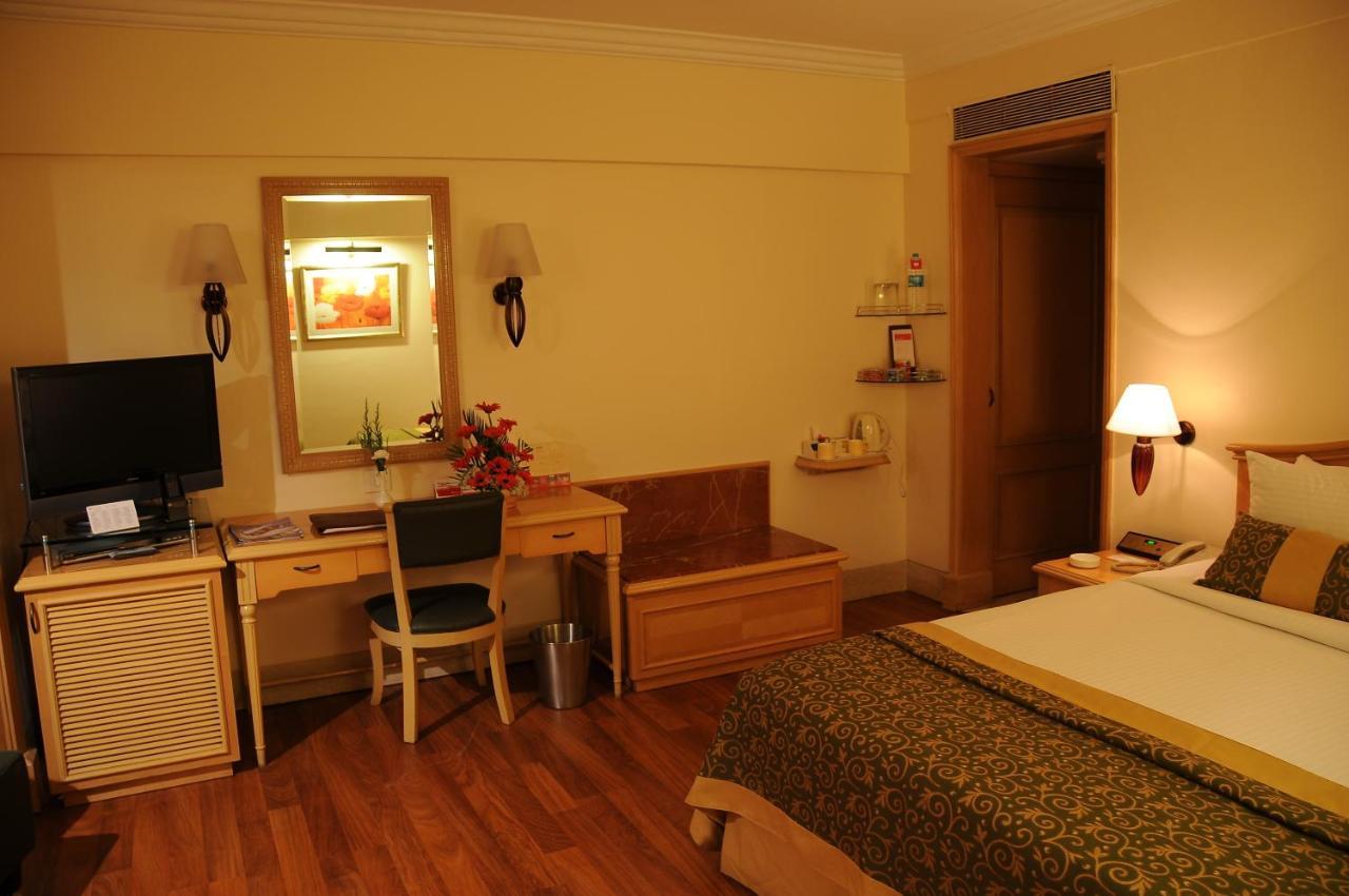 Ramada Plaza By Wyndham Palm Grove Ξενοδοχείο Βομβάη Εξωτερικό φωτογραφία A room at the Taj Bengal