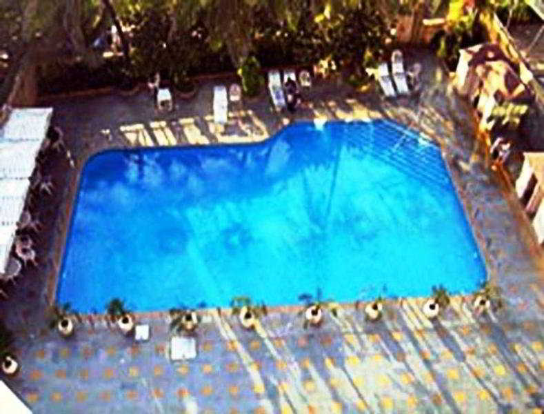 Ramada Plaza By Wyndham Palm Grove Ξενοδοχείο Βομβάη Ανέσεις φωτογραφία The pool at the Beverly Hills Hotel