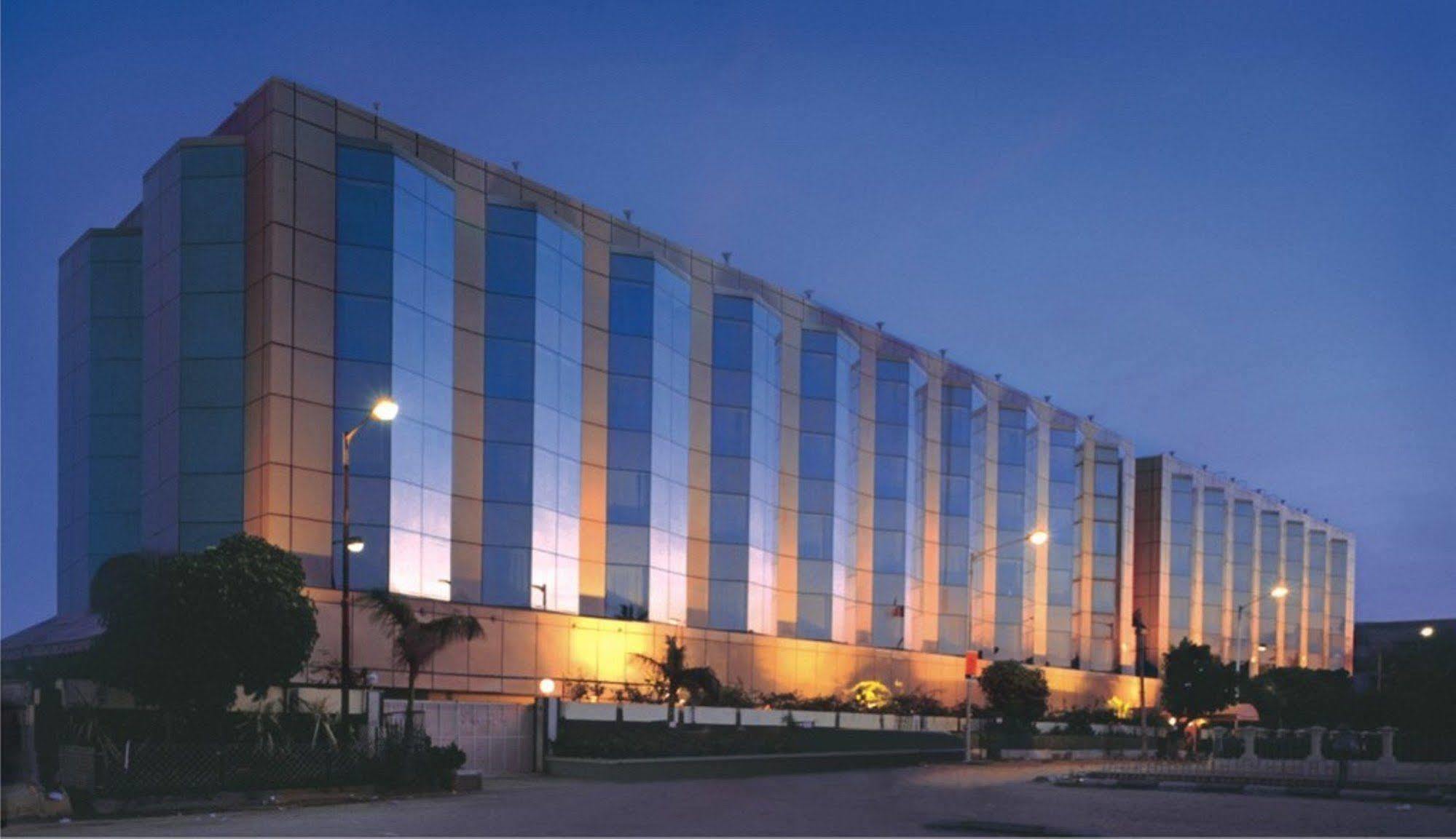 Ramada Plaza By Wyndham Palm Grove Ξενοδοχείο Βομβάη Εξωτερικό φωτογραφία The 5-star Grand Hotel